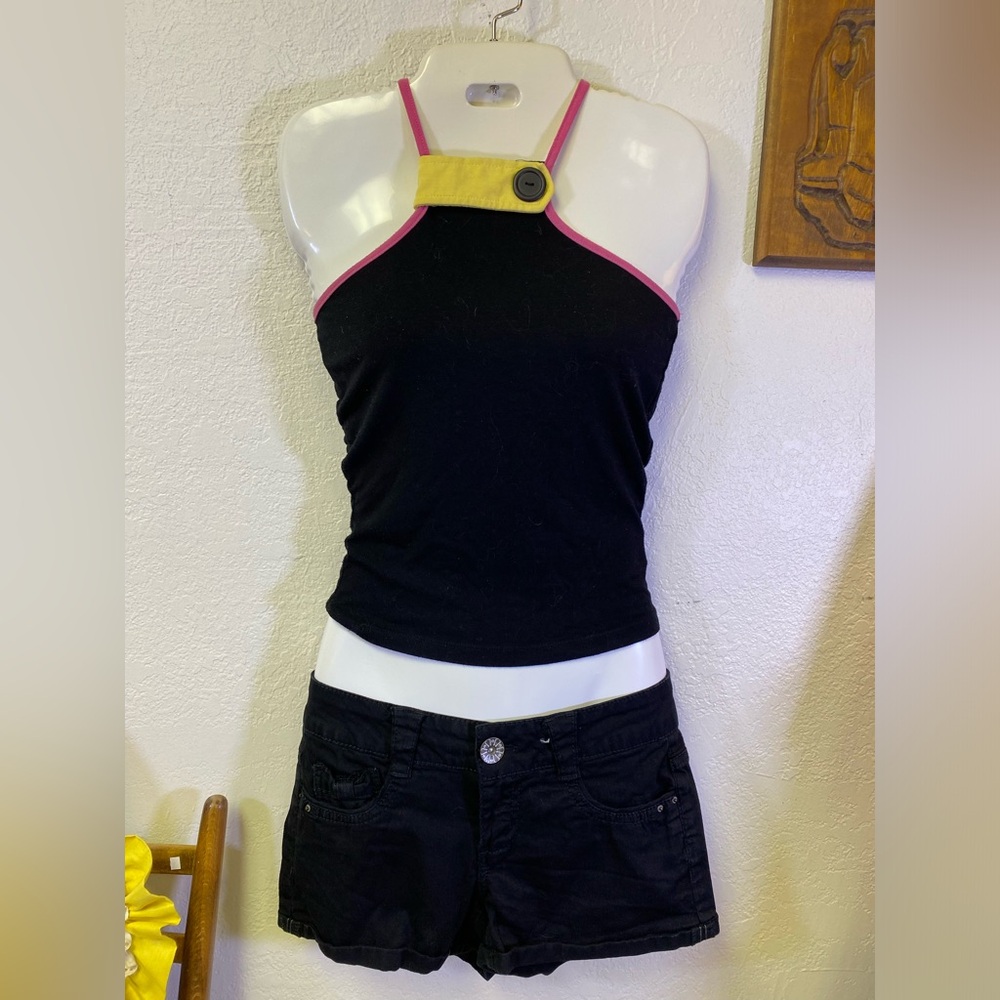 Y2K Outfit Low Rise Black Shorts Coquette Top Kawaii Bows Buttons XS 3 Juniors - Picture 3 of 16